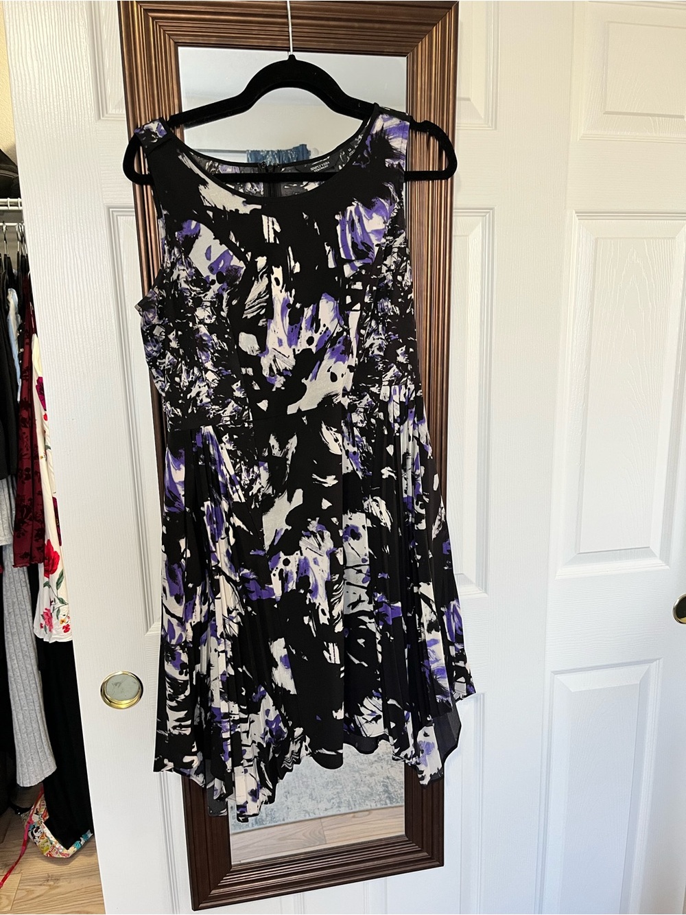 Simply Vera Wang purple and black dress